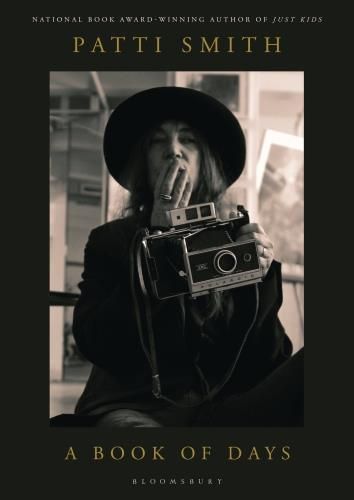 Emprunter A BOOK OF DAYS, PATTI SMITH livre