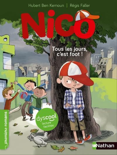 Emprunter Nico : Tous les jours c'est foot [ADAPTE AUX DYS livre