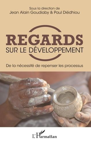 Emprunter Regards sur le développement. De la nécessité de repenser les processus livre