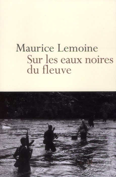 Emprunter Sur les eaux noires du fleuve livre