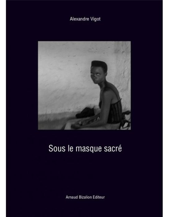 Emprunter Sous le masque sacré livre