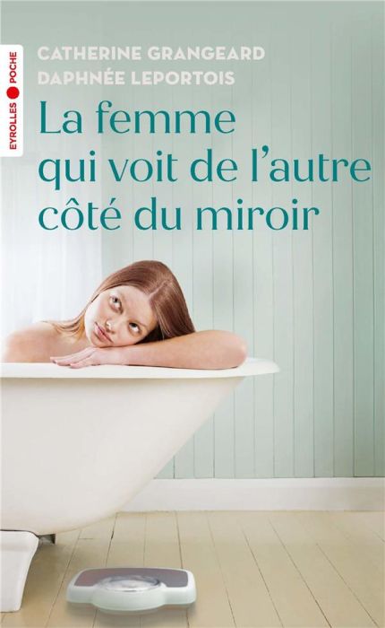 Emprunter La femme qui voit de l'autre côté du miroir livre