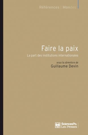 Emprunter Faire la paix. La part des institutions internationales livre