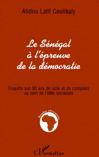 Emprunter LE SENEGAL A L'EPREUVE DE LA DEMOCRATIE. Enquête sur 50 ans de lutte et de complots au sein de l'éli livre