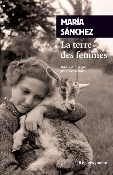 Emprunter La terre des femmes. Un regard intime et familier sur le monde rural livre