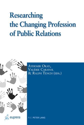 Emprunter Researching the Changing Profession of Public Relations livre