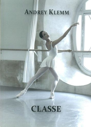 Emprunter Classe. Base technique d'une classe de danse classique pour une compagnie de ballet livre