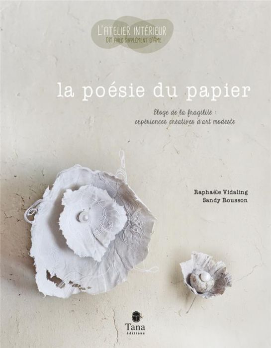 Emprunter La poésie du papier. Eloge de la fragilité : expériences créatives d'art modeste livre